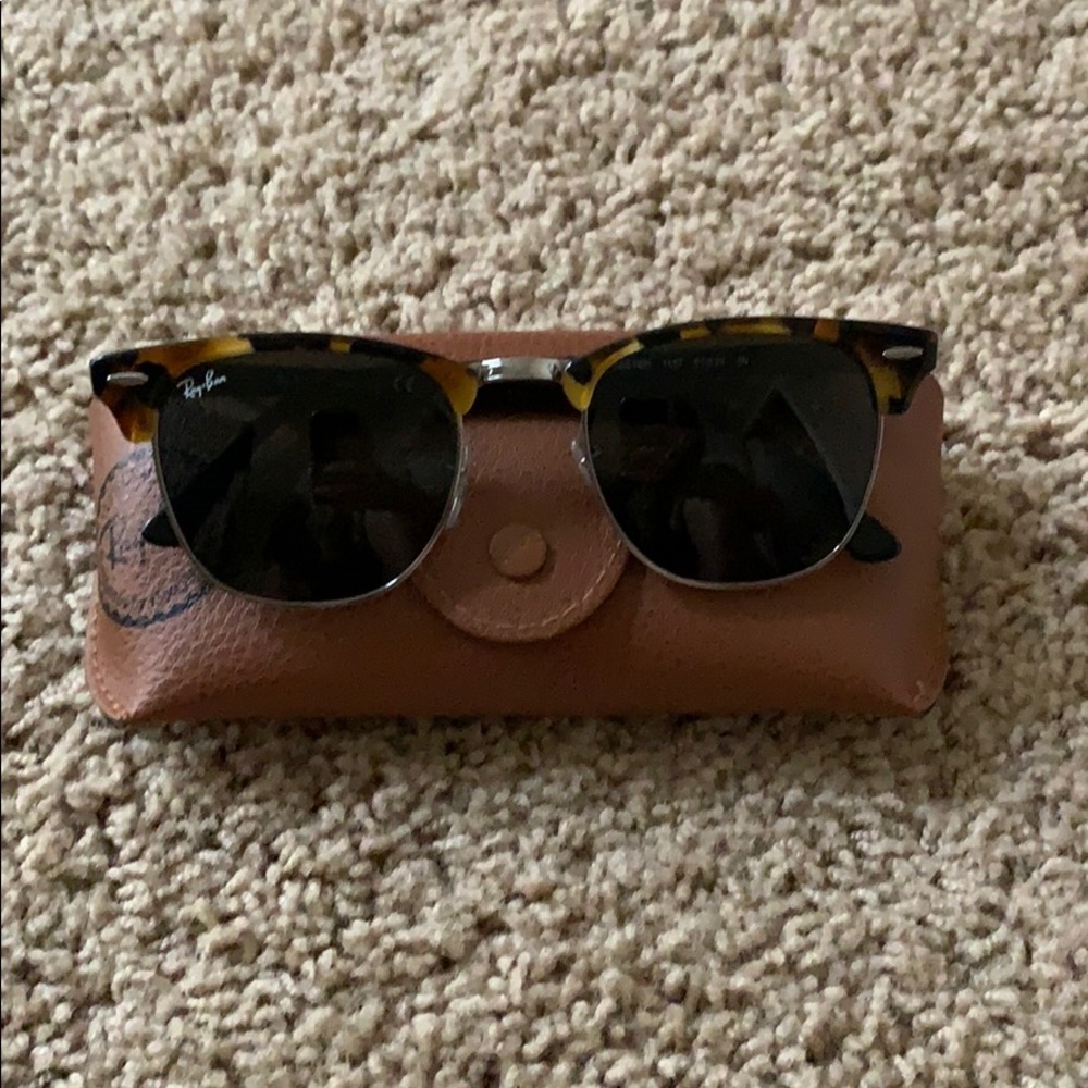 Ray Ban Clubmaster Sunglasses case included